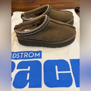 NWT Uggs Women Tazz Platform Slippers, Size 9